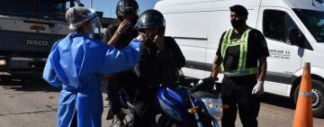 La provincia refuerza los controles vehiculares en los accesos interprovinciales y en horarios de circulación restringidos.