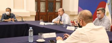 Perotti encabezó encuentros con integrantes del comité de expertos de salud provincial, y con intendentes y presidentes comunales.