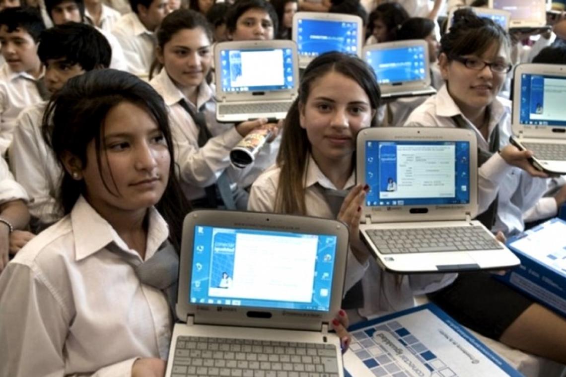 Las escuelas santafesinas recibirán más de 37.400 netbooks del plan federal JUANA MANSO