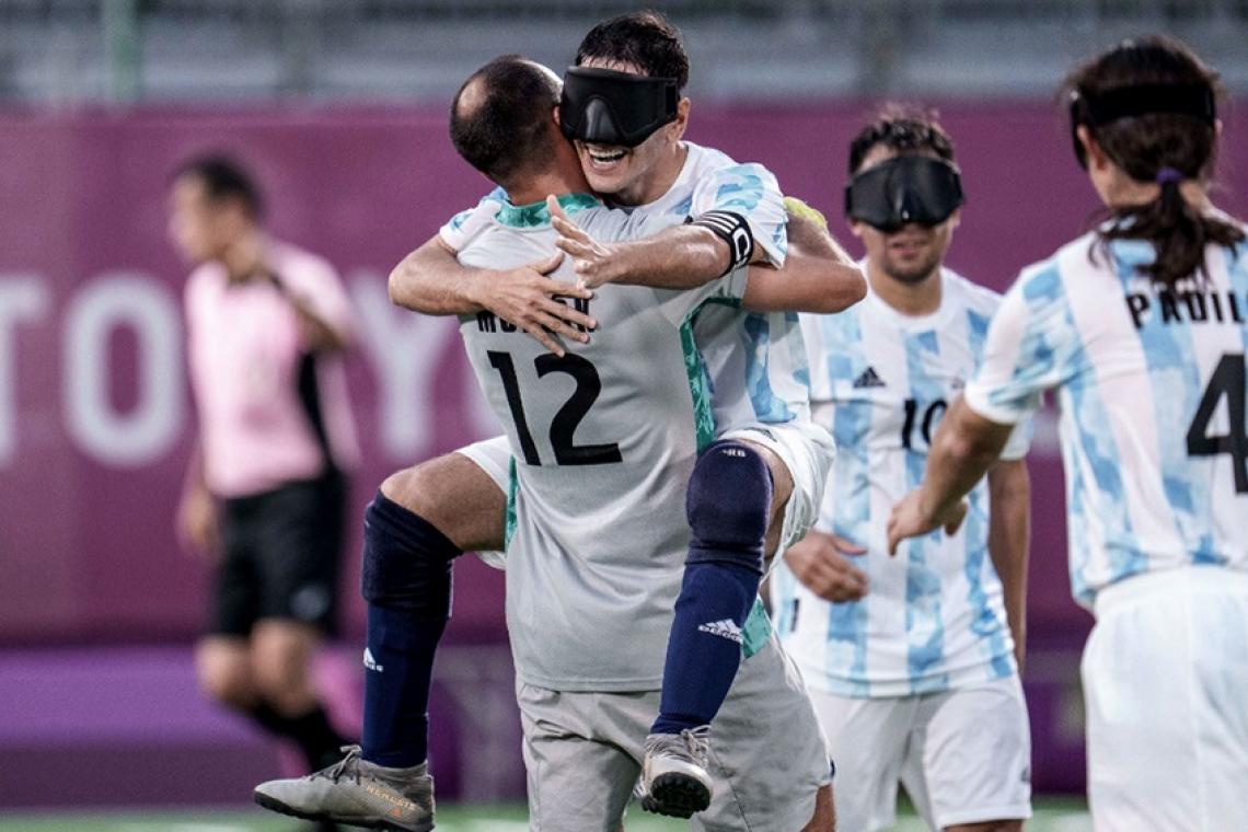 Los Murciélagos golearon a Tailandia y enfrentarán a China en semifinales