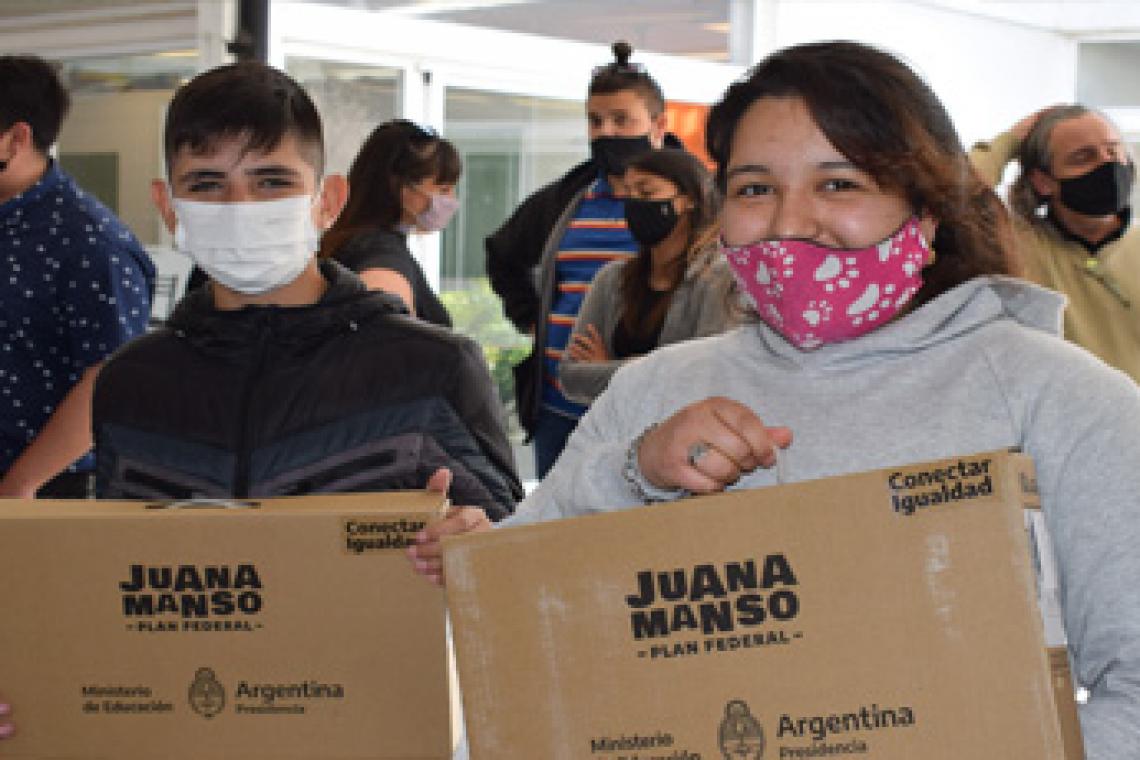 Entregaron notebooks en rosario e inauguraron un jardín de infantes en Funes