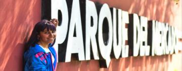 Desde el Parque del Mercado, Camila comparte su vocación de bailar y ayudar