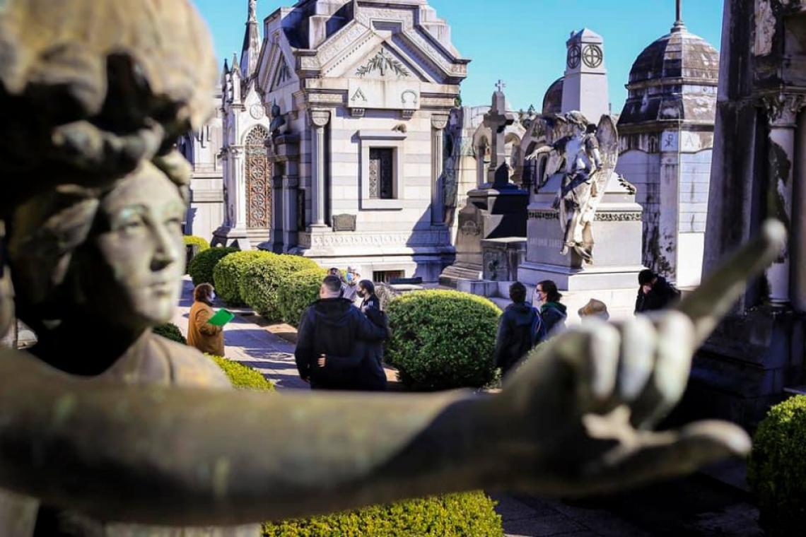 Nueva visita guiada a El Salvador: historias y símbolos esotéricos sobre la trascendencia