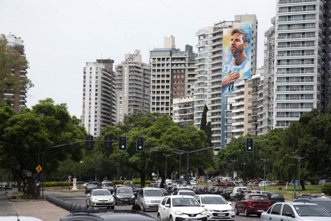 «De otra galaxia y de mi ciudad»: Rosario ya luce otro mural en homenaje a Messi