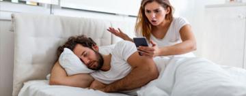 La mitad de los argentinos teme que sus parejas los espíen con aplicaciones secretas