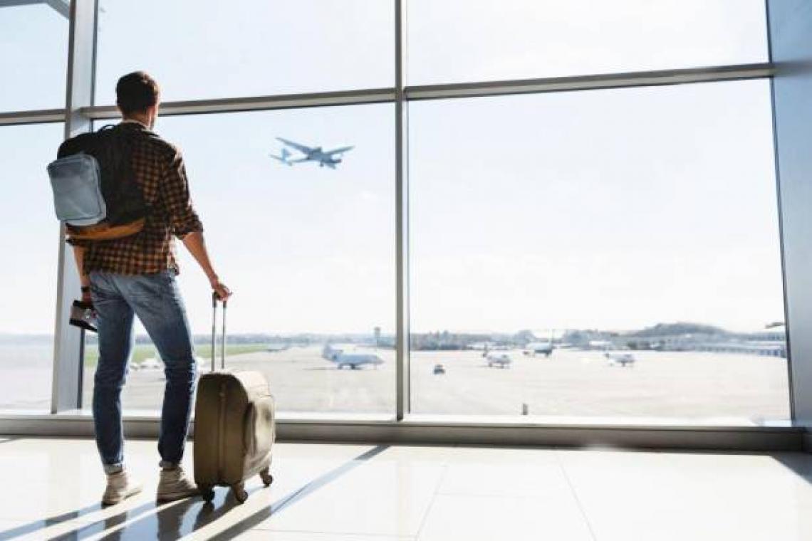 "La única salida es el aeropuerto": el éxodo de jóvenes profesionales de Argentina