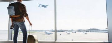 "La única salida es el aeropuerto": el éxodo de jóvenes profesionales de Argentina