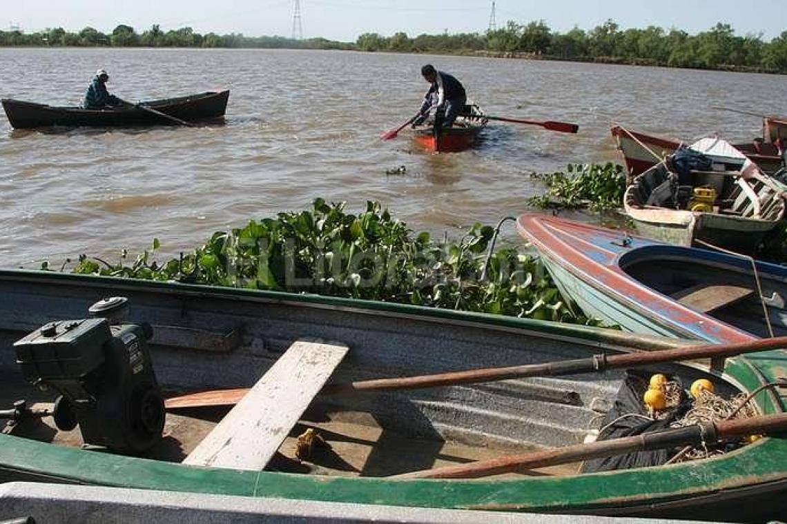 La provincia articuló con nación una asistencia extraordinaria a pescadores santafesinos