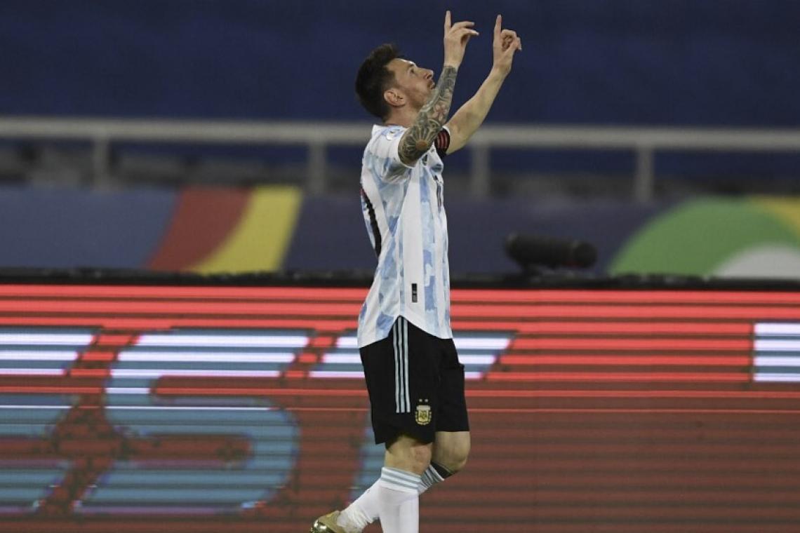 Messi llegó al país y se sumó al seleccionado para la última doble fecha