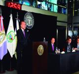 El gobernador encabezó el remate del primer lote de soja en la bolsa de comercio de rosario