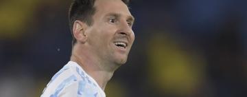 Lionel Messi superó en títulos a Pelé y está a cuatro del máximo ganador, Dani Alves