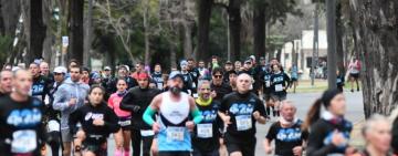 Más de 2.500 participantes le pusieron color y calor al XX Maratón Internacional de la Bandera