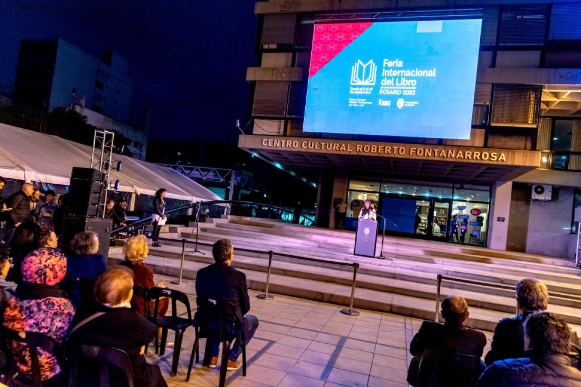 El intendente inauguró la Feria Internacional del Libro Rosario junto a Claudia Piñeiro