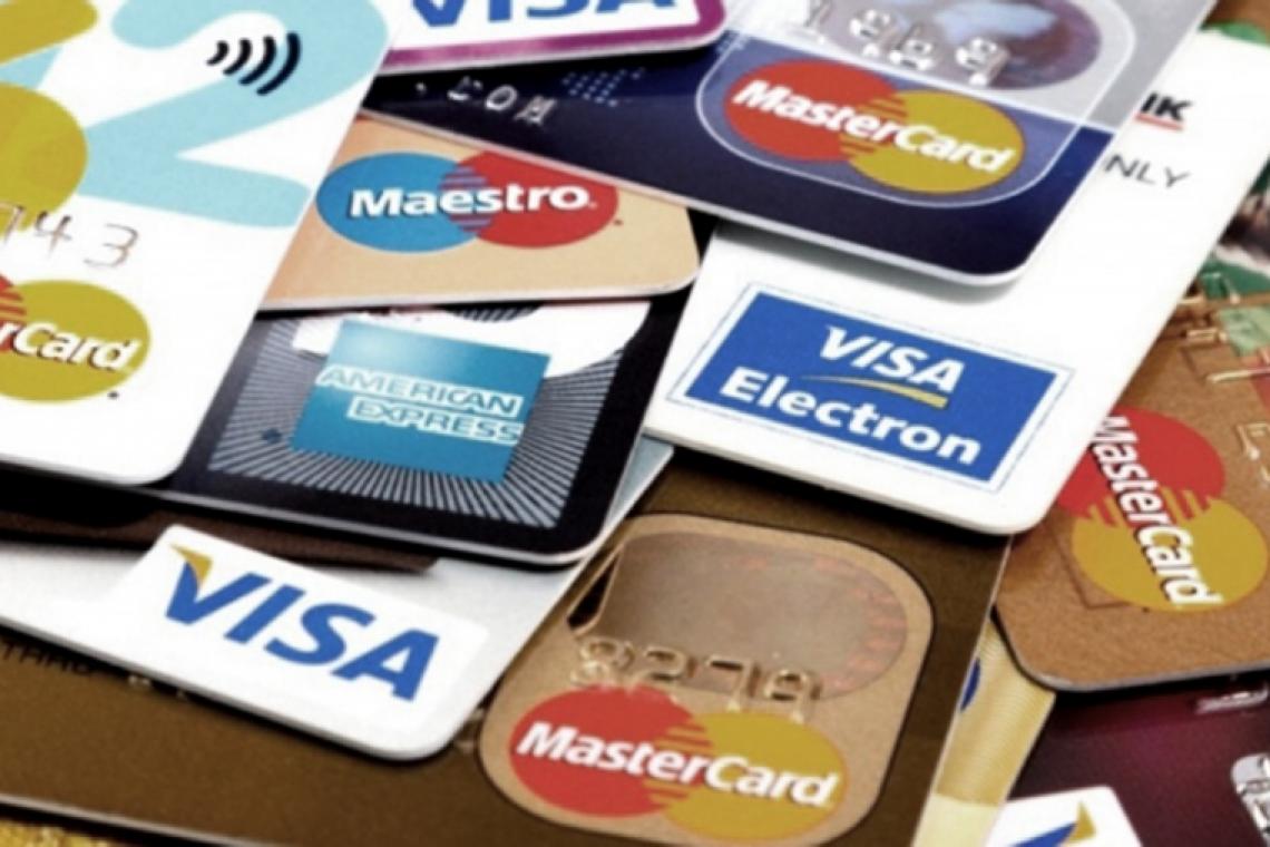 Los consumos con tarjeta superiores a US$ 300 por mes pagarán una percepción del 25%