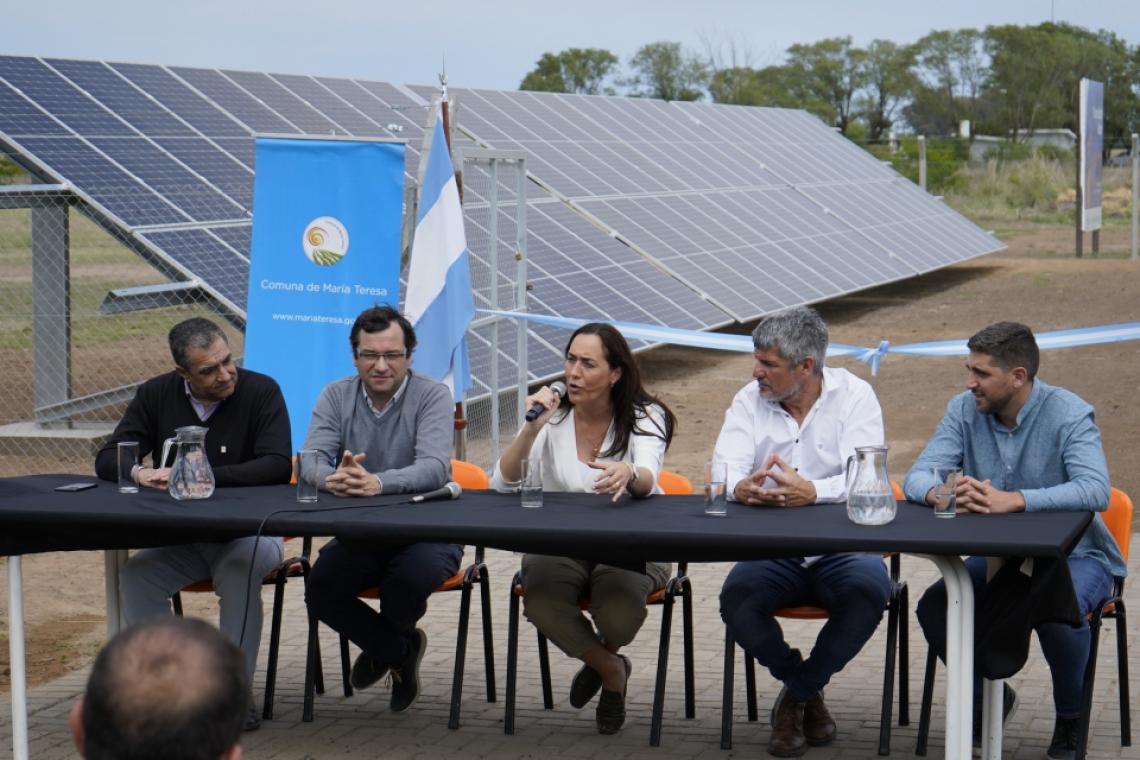 ENERGÍAS RENOVABLES: EL GOBIERNO DE SANTA FE INAUGURÓ EN MARÍA TERESA LA PRIMERA COMUNIDAD SOLAR DE LA PROVINCIA
