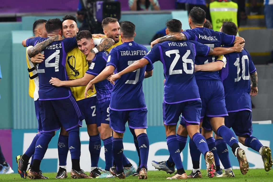 Argentina ganó, gustó y se clasificó primera