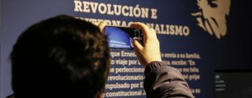 Invitan a participar de una visita especial comentada a la muestra «Che: una poética»