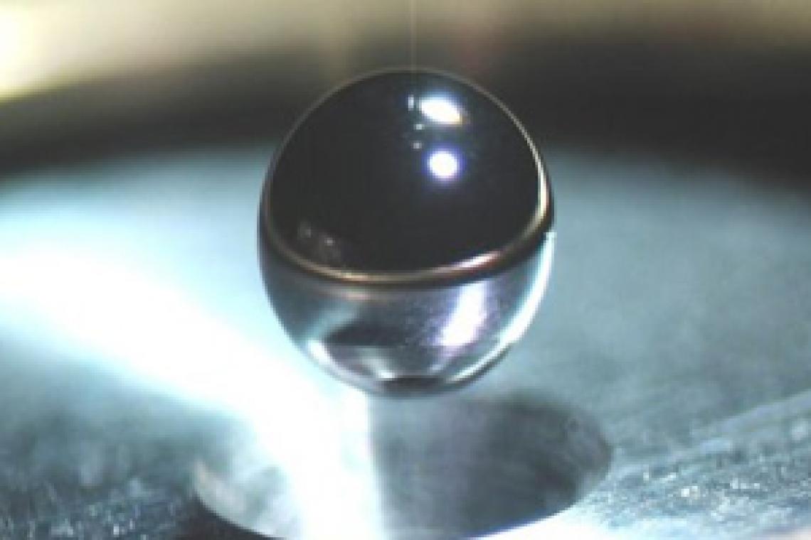La diminuta esfera de diamante que es crucial para el futuro de la fusión nuclear y la energía limpia
