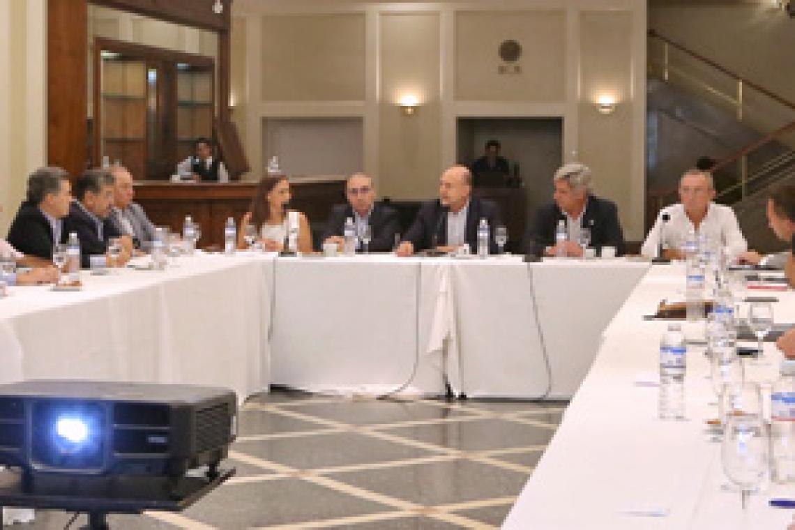 Perotti se reunió en Rosario con autoridades y representantes del sector agropecuario