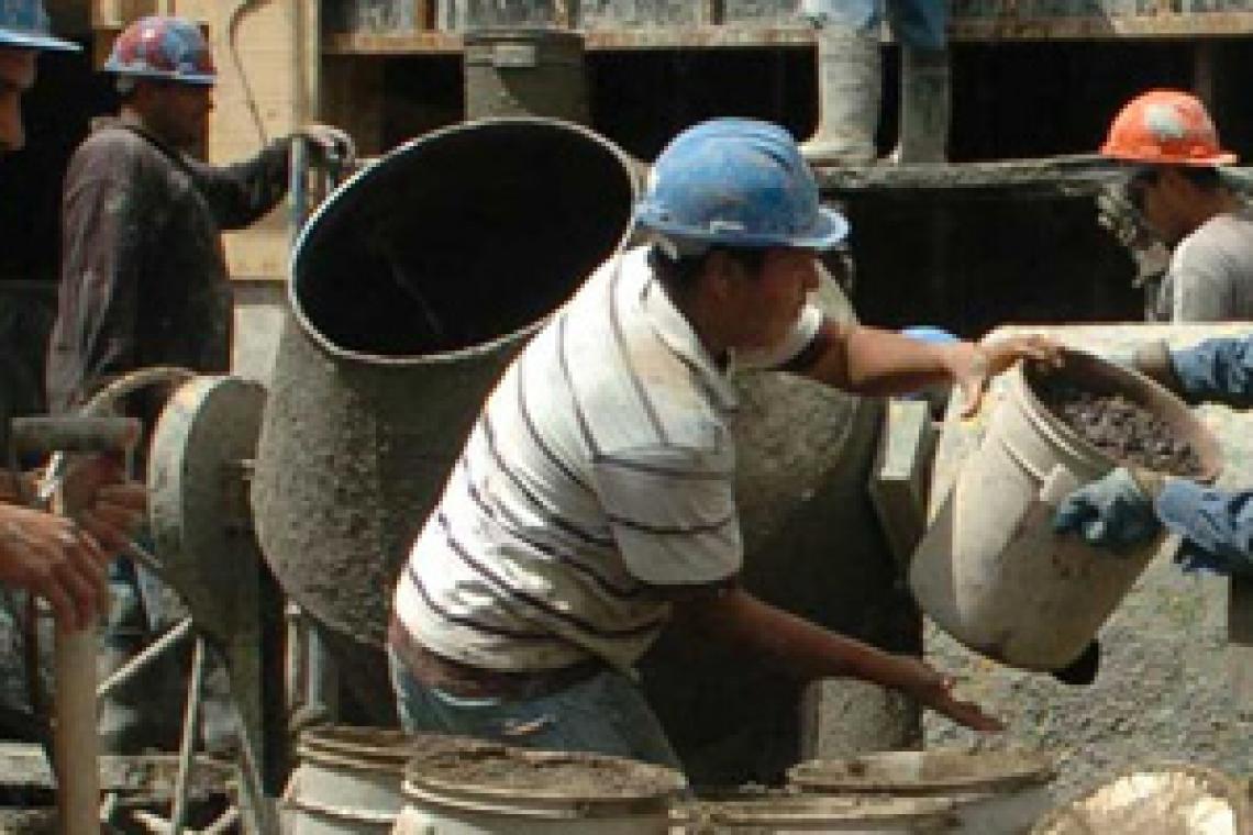 El salario real en la industria de la construcción creció 10,6% en enero, la mayor suba en 20 meses