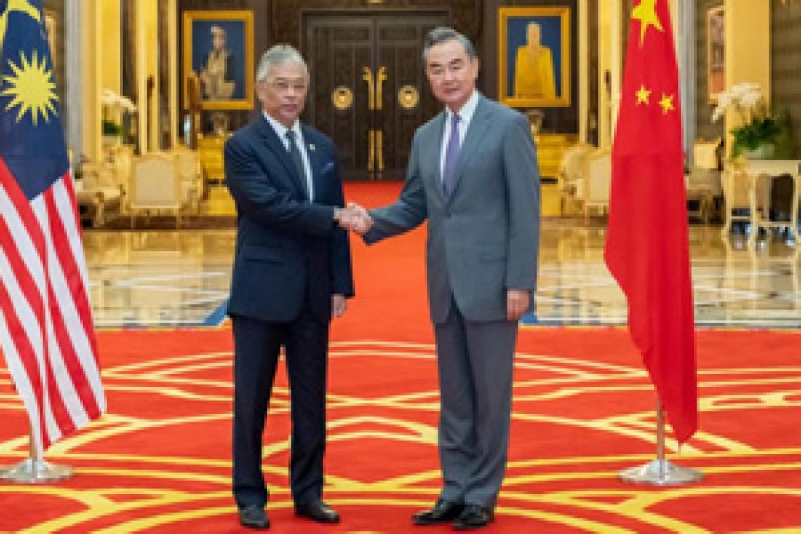 China y Malasia proponen crear un Fondo Monetario Asiático para evitar la dependencia del dólar