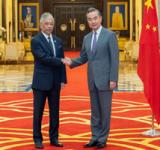 China y Malasia proponen crear un Fondo Monetario Asiático para evitar la dependencia del dólar