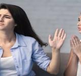Entender si somos amigos por placer o por utilidad: consejos del filósofo griego Aristóteles para conservar la amistad