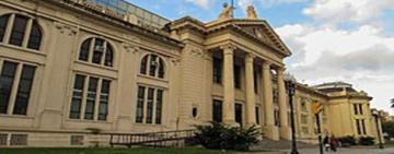 América Latina viene a Argentina a estudiar Medicina (y la paradoja del éxodo de médicos en el país)