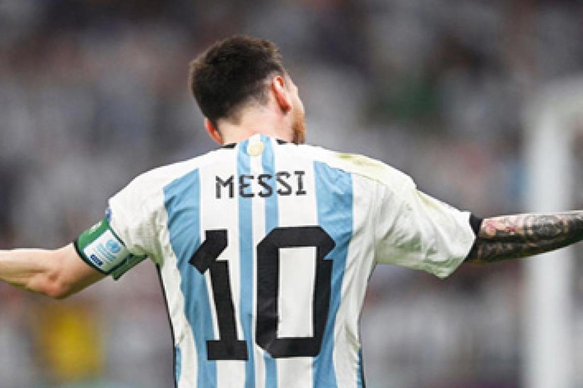 Messi y una nueva noche mágica e histórica: salvó al campeón y alcanzó a Suárez