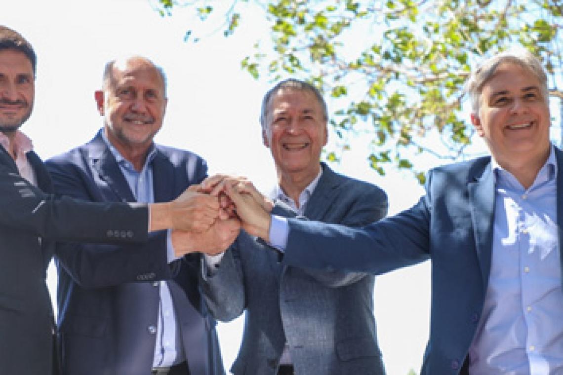 Perotti y Schiaretti rubricaron el contrato para dar inicio a la obra del acueducto interprovincial Santa Fe - Córdoba