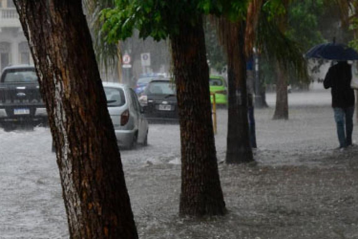 Alerta y evacuados en el norte de Santa Fe por las intensas lluvias
