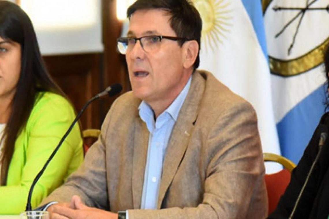 Informe de Educación: 134 mil estudiantes secundarios adeudan materias