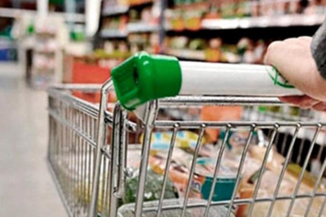 Se profundizó en febrero la caída del consumo en supermercados y autoservicios