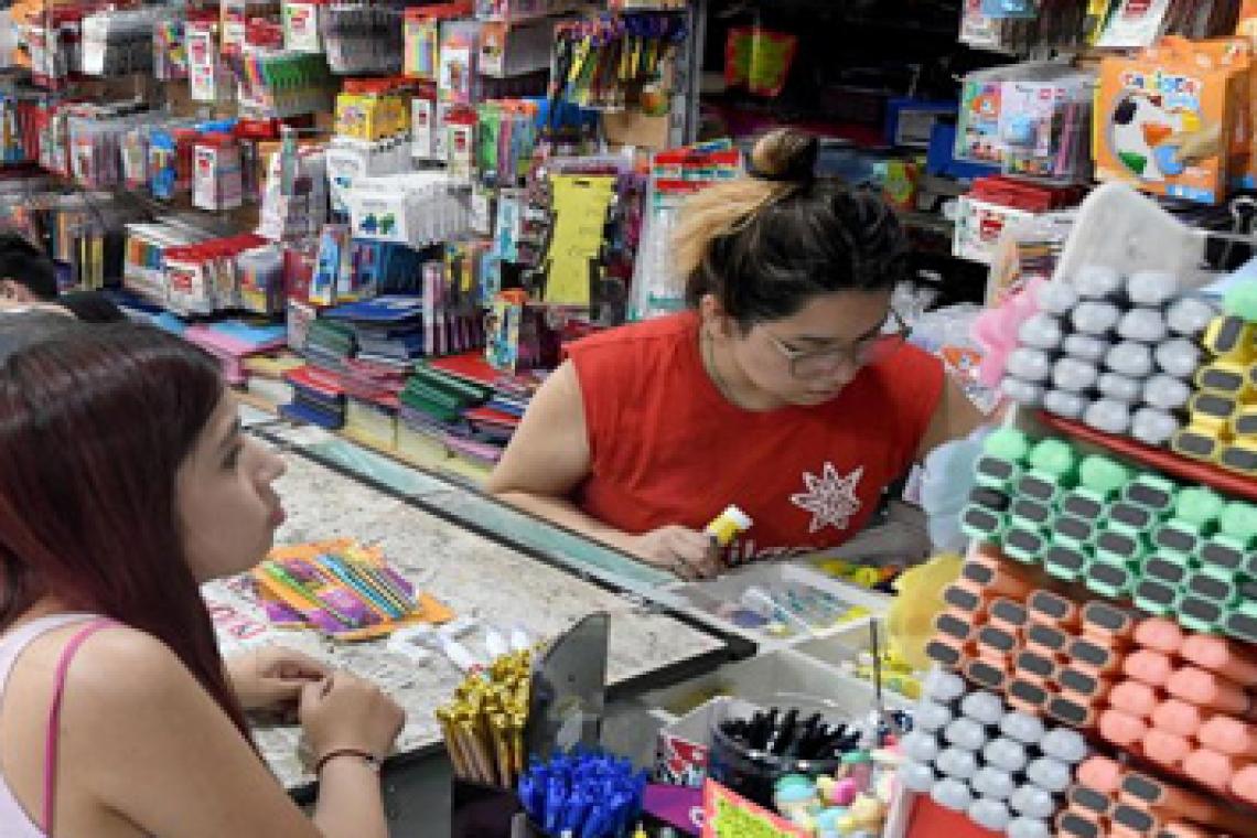 Las ventas en comercios minoristas cayeron en febrero 25,5% interanual