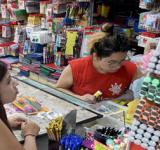 Las ventas en comercios minoristas cayeron en febrero 25,5% interanual