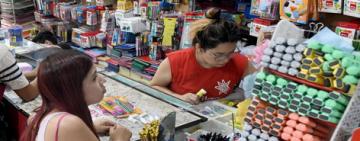 Las ventas en comercios minoristas cayeron en febrero 25,5% interanual