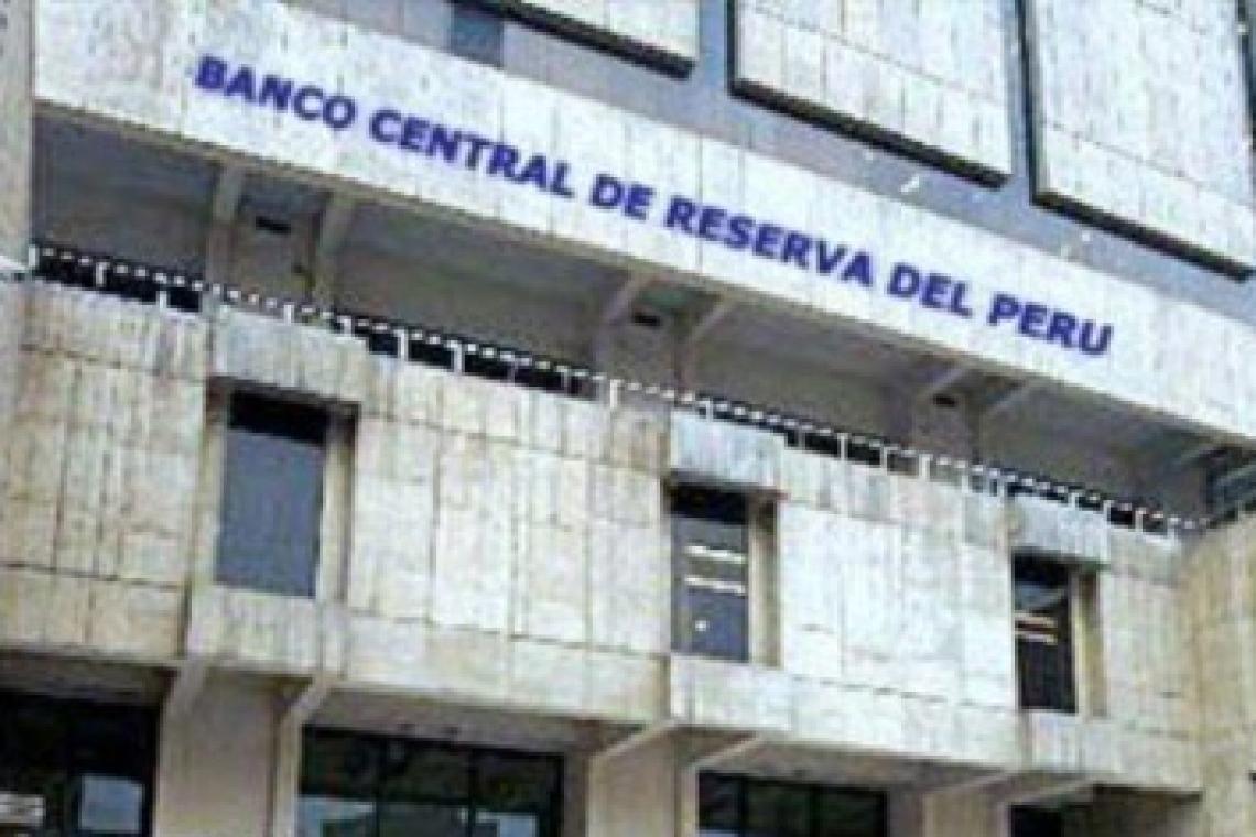 En medio de la competencia de monedas, el Gobierno liderado por Milei busca inspiración en el modelo peruano para facilitar la transición fuera del cepo. 
