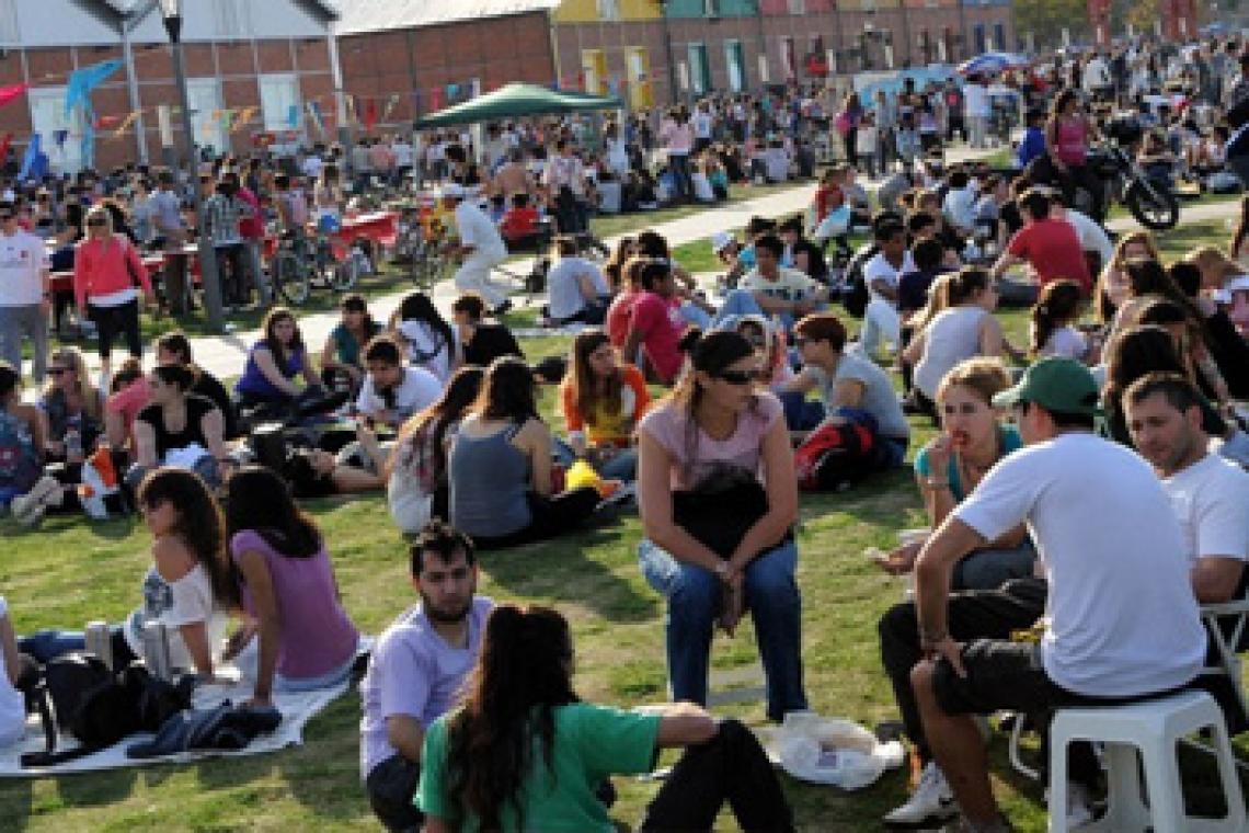 Galpón 11 y CEC ofrecen un amplio conjunto de propuestas culturales con vista al río