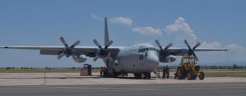 Milei y Richardson encabezan la firma del convenio para el traspaso del nuevo Hércules C-130 a la Fuerza Aérea