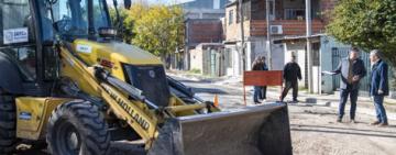 El municipio suma una nueva obra de pavimento definitivo en barrio Ludueña