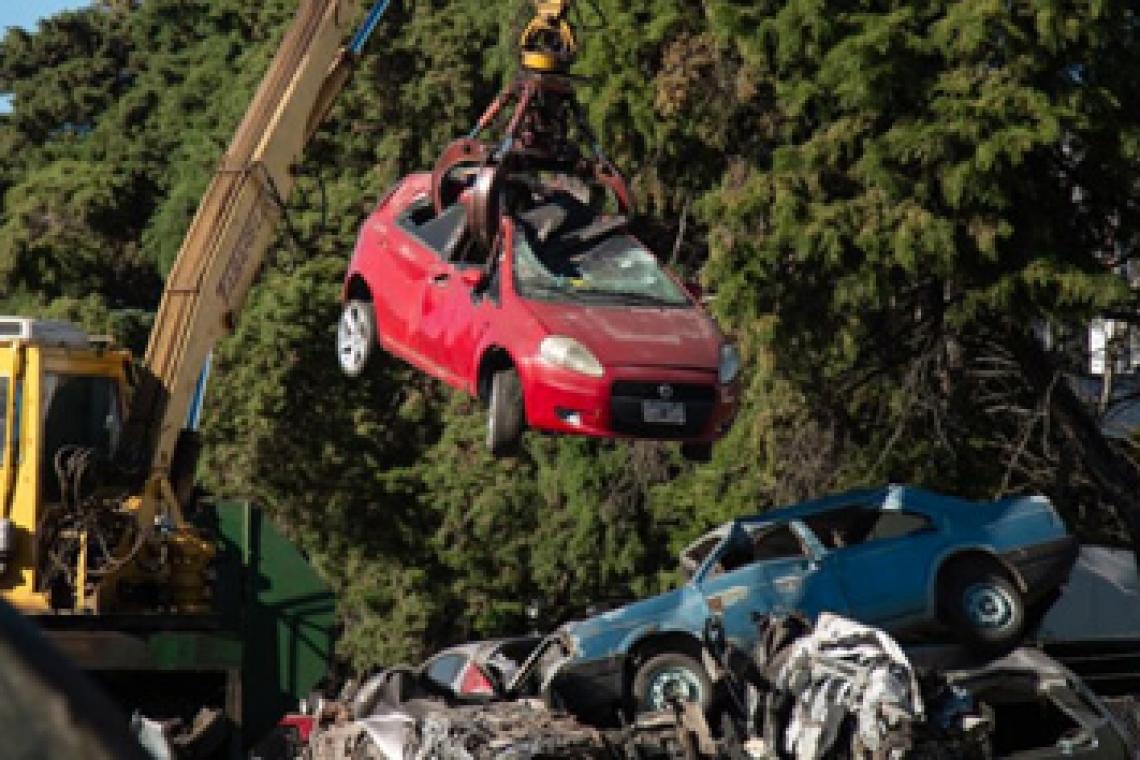 Provincia finalizó la compactación de más de 300 vehículos decomisados