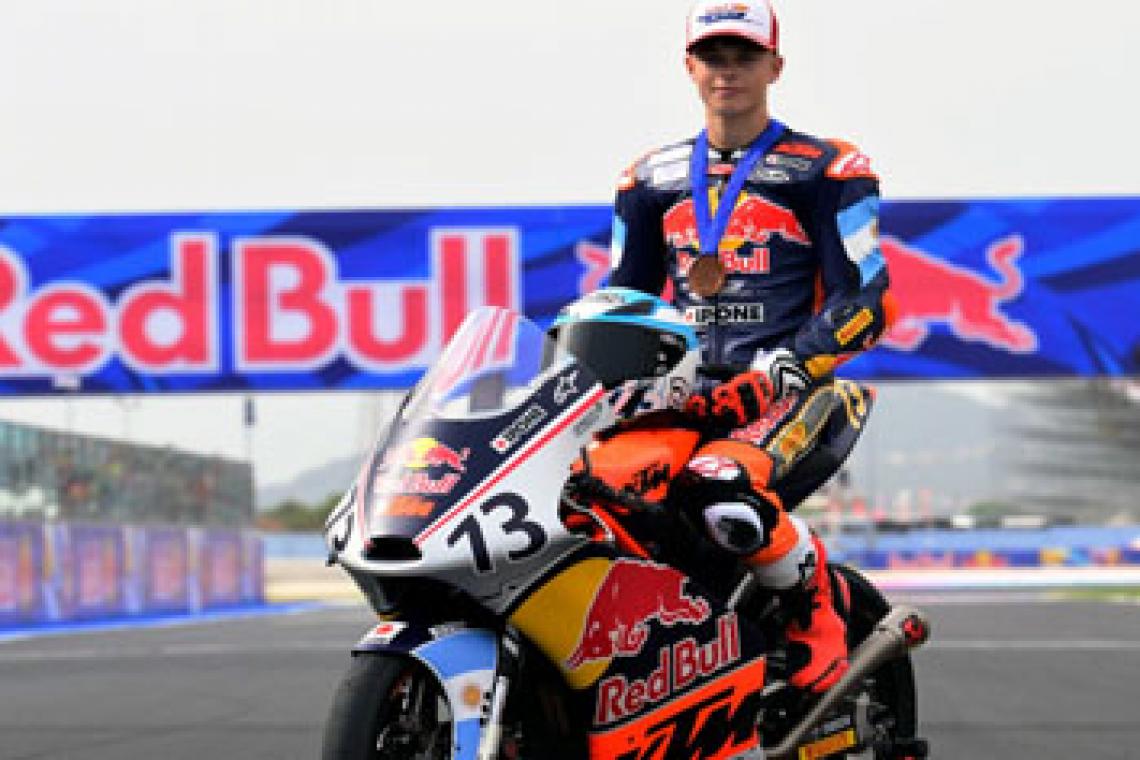Es argentino, tiene 16 años y correrá en Moto3 en 2025