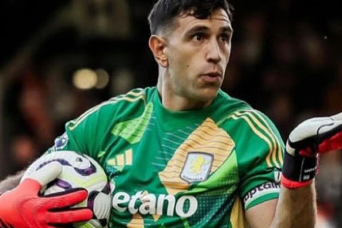 El "Dibu" Martínez atajó un penal y fue la figura en el triunfo del Aston Villa ante Fulham