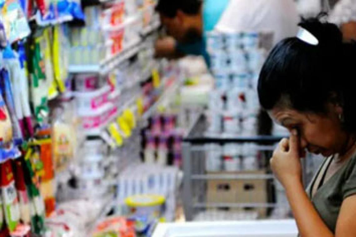 Consumo en Argentina: el mercado alcanza su "meseta" tras una caída histórica, según un nuevo informe