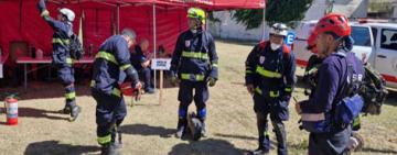 Intensa labor de los brigadistas santafesinos en la tragedia del hotel de Villa Gesell