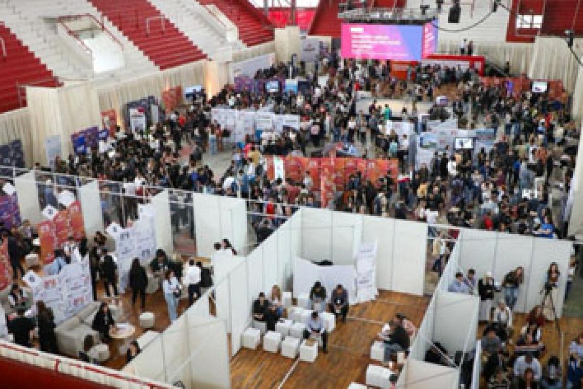 Rotundo éxito de la Expo Empleo en la ciudad de Santa Fe: 5.600 inscriptos y 1.300 encuentros