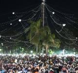Una multitud celebró el encendido del clásico Árbol de Navidad