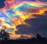 Estalló en el cielo de Tucumán el arco iris de fuego