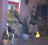 Seis detenidos y material secuestrado en allanamientos por conflictos en Villa Banana