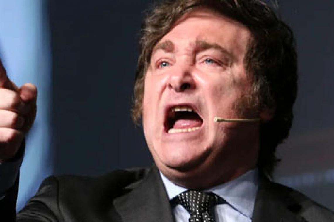 ¿Qué dice la Ley de Ética Pública y por qué acusan a Milei de violarla?